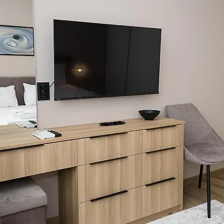 1br Luxury With Sea View And Parking Space וארנה